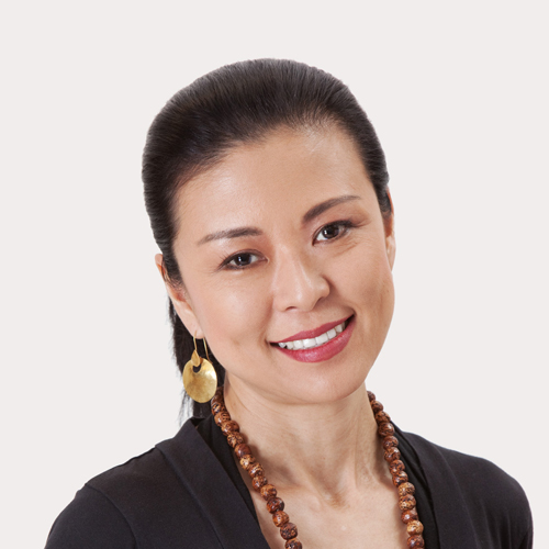 「デスクワークなどで縮まりやすい胸をボルスターでサポートをすると、安定感を保って優しく安全に胸を開く事ができるから。」