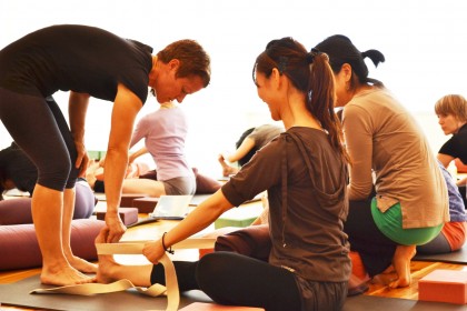 (11/7)教えて！ドミニカ先生！【前屈に学ぶ背骨と骨盤の関係性】