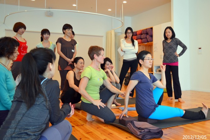 (12/5)教えて！ドミニカ先生！【背骨を伸ばして胸を開くツイスト】